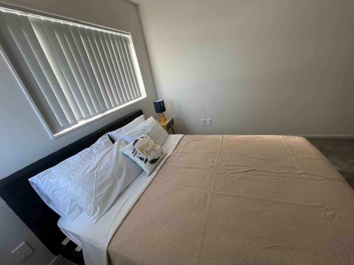 4 Bedroom Home Fully Furnished In Papakura, Auckland Eksteriør bilde